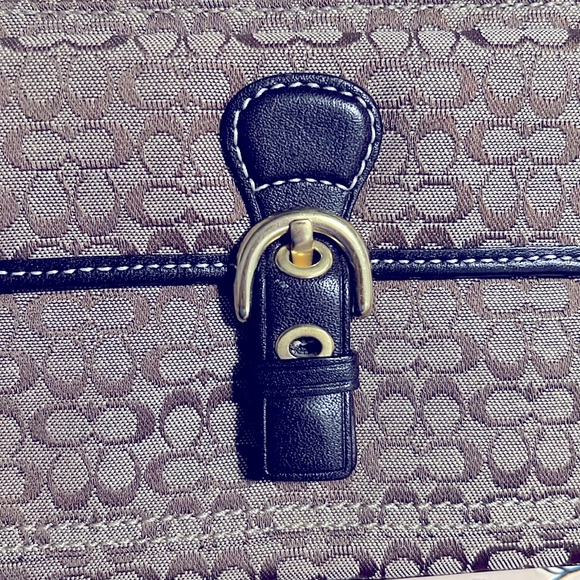 🌺 NWT COACH SOHO MINI SIGNATURE SLIM WRISTLET KHAKI TOFFEE - Picture 4 of 7